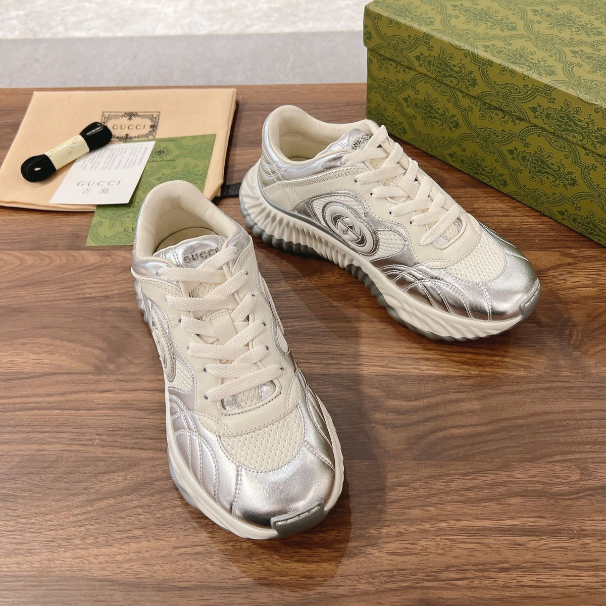 G-Sneakers