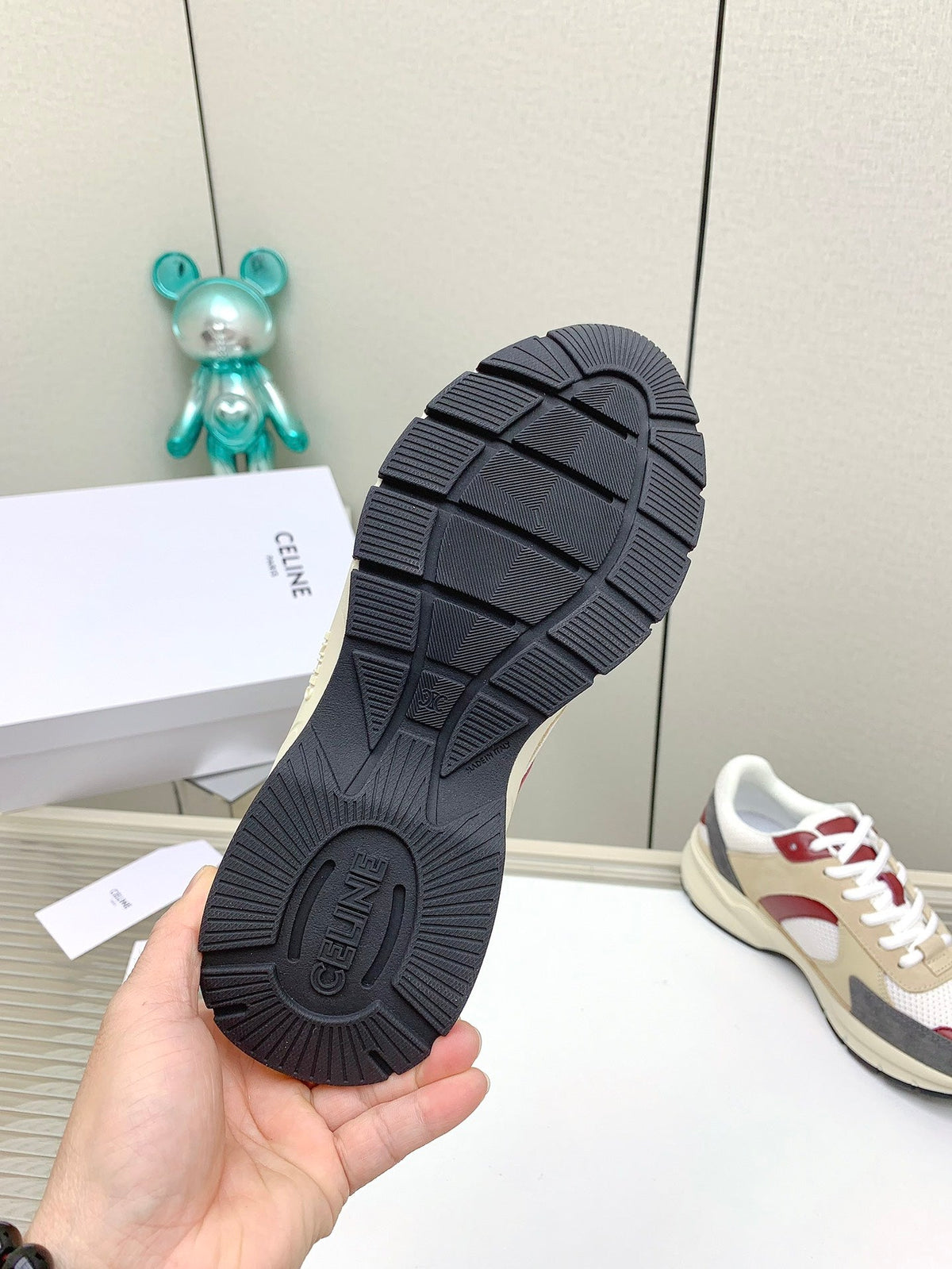 S-Sneakers
