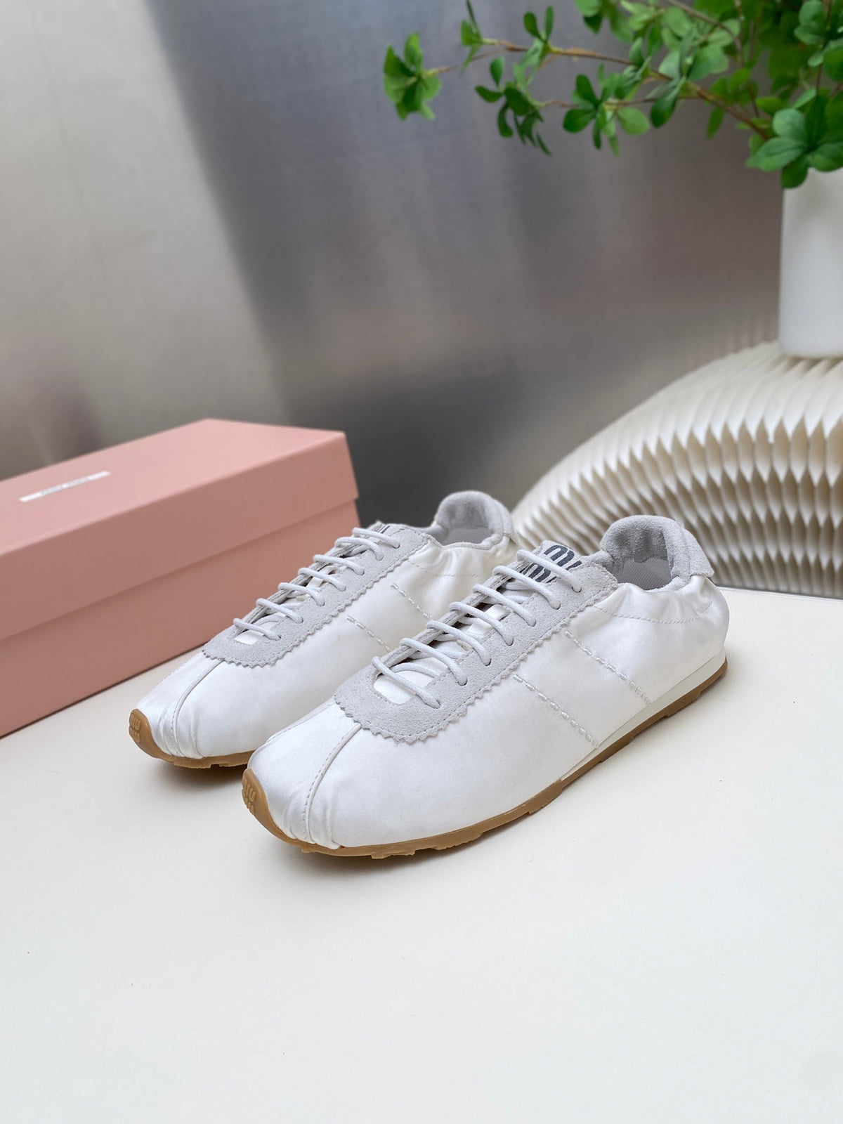 M-Sneakers