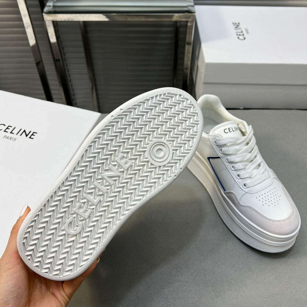 S-Sneakers