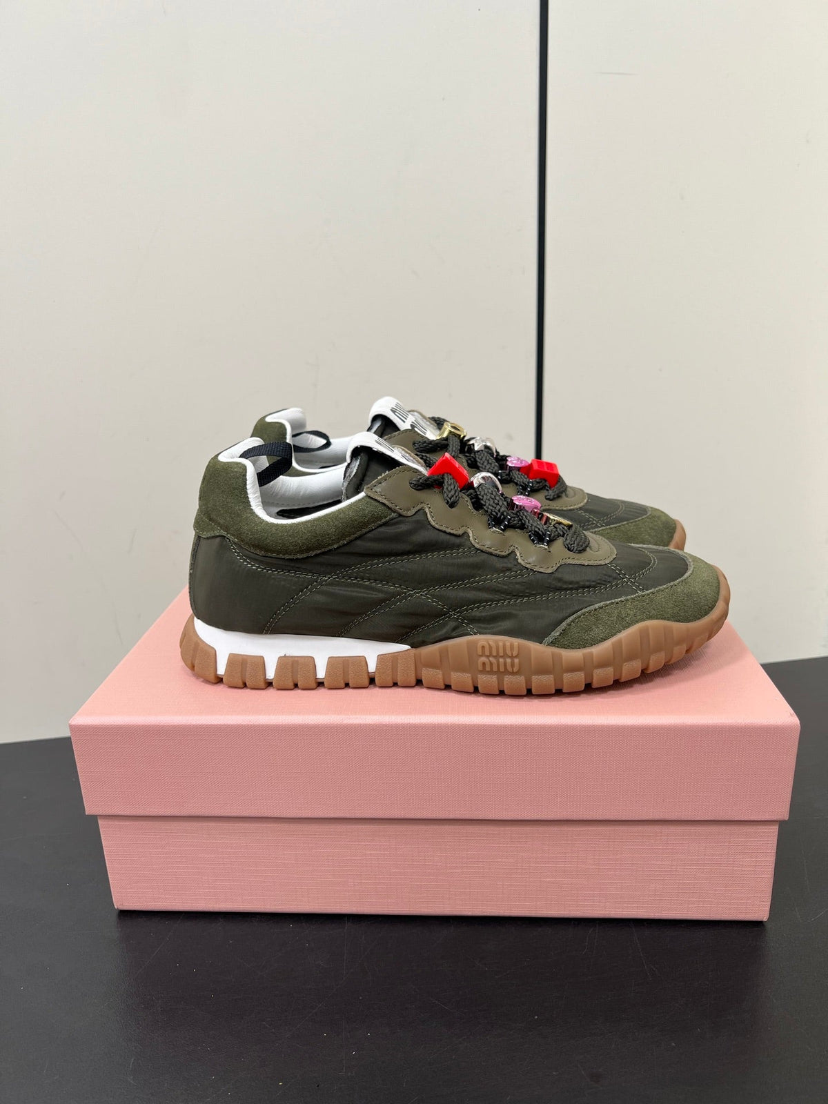 M-Sneakers