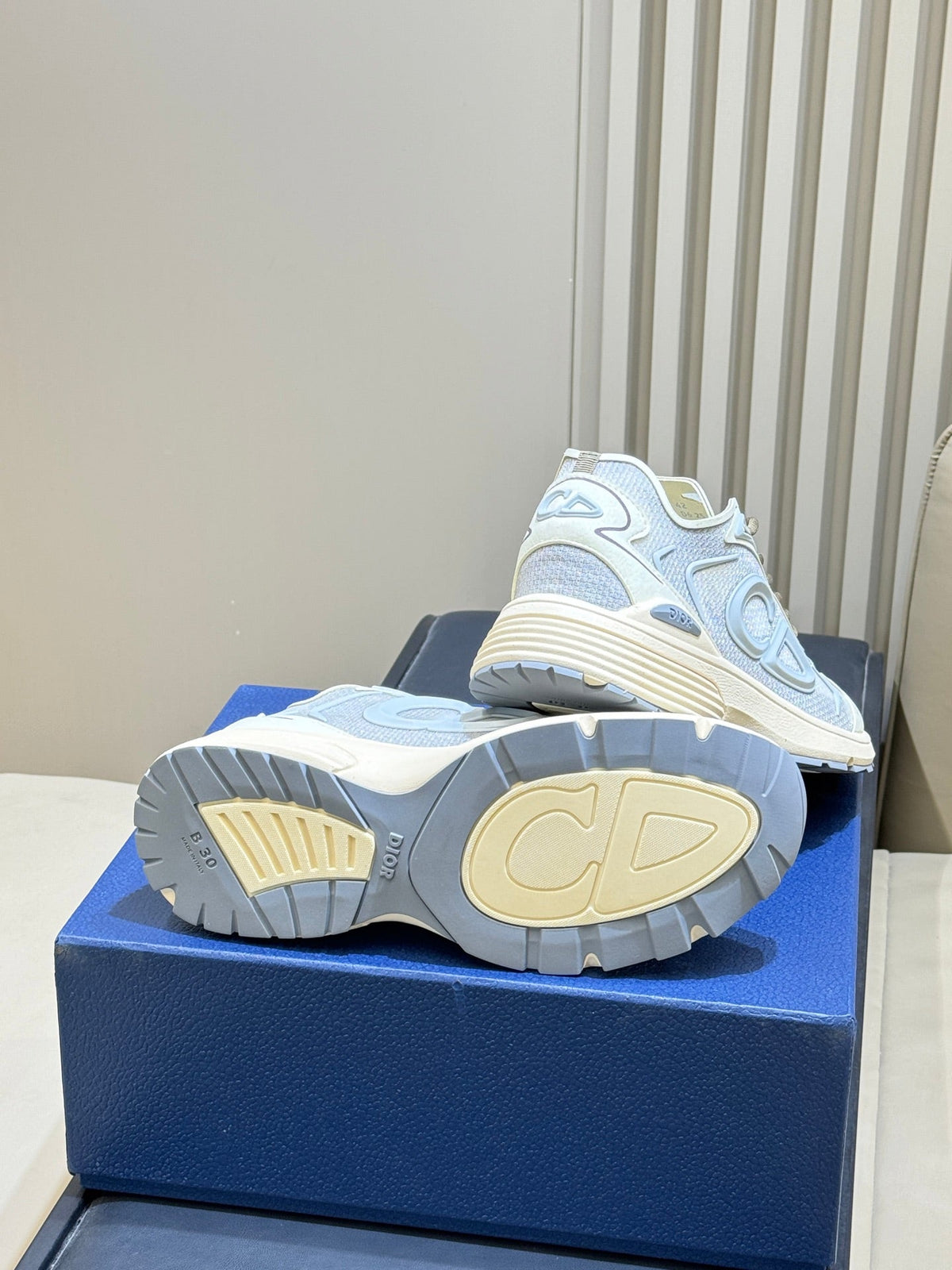 D-Sneakers