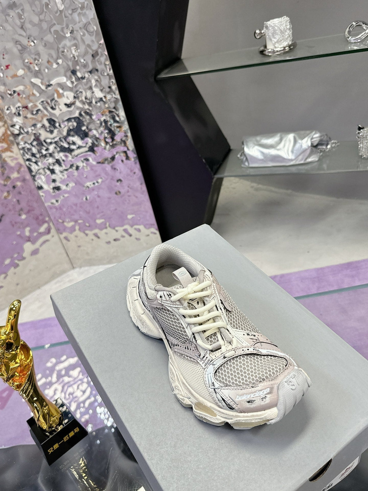 B-Sneakers