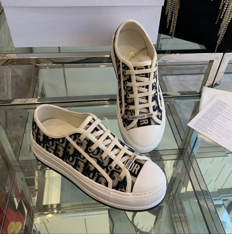 D-Sneaker