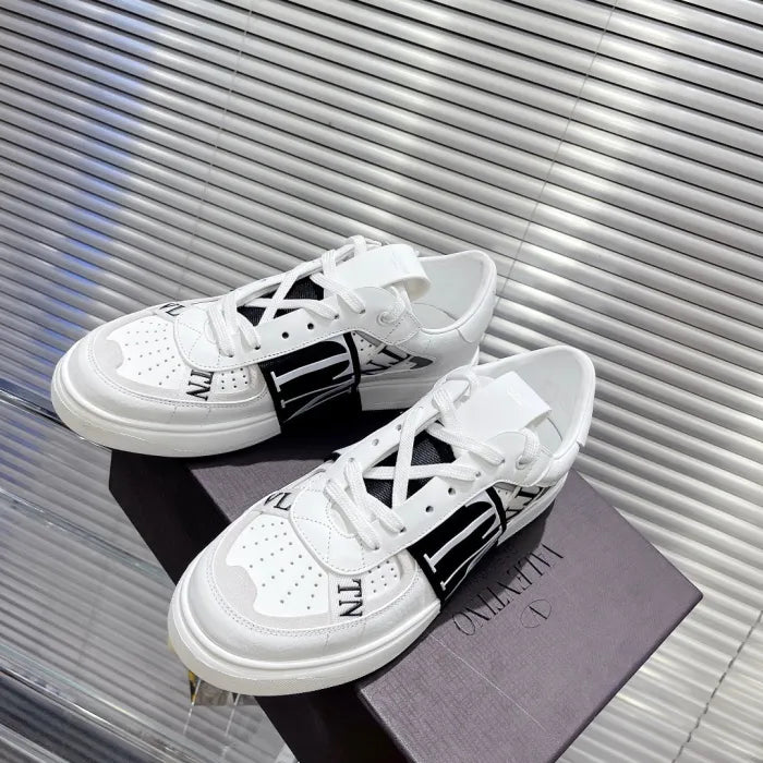 V - SNEAKERS