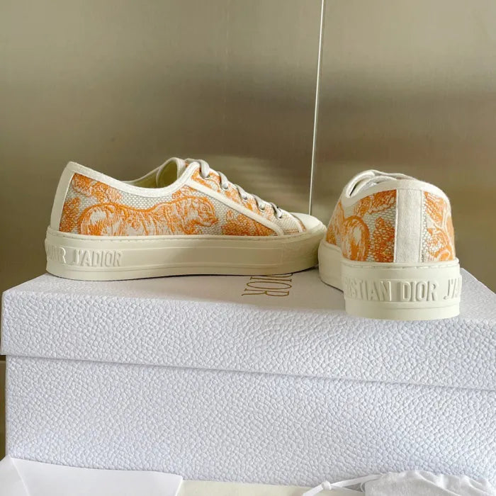 D - SNEAKERS