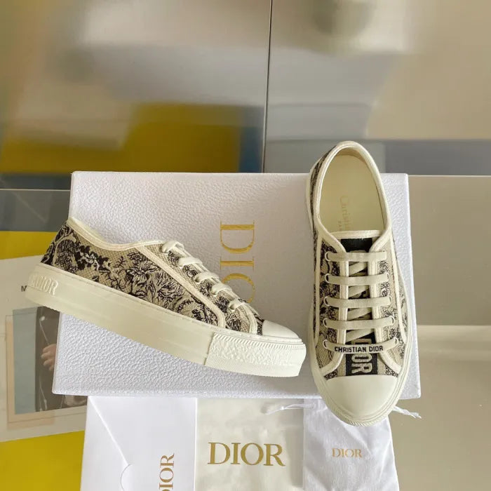 D - SNEAKERS