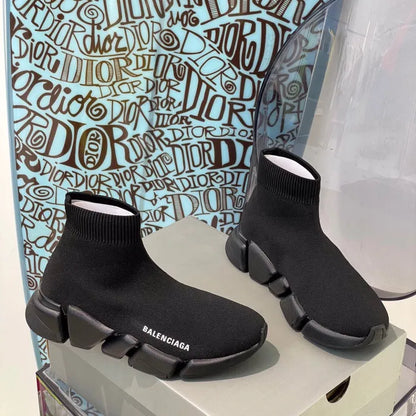 B - SNEAKERS