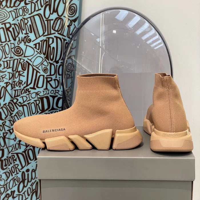 B - SNEAKERS