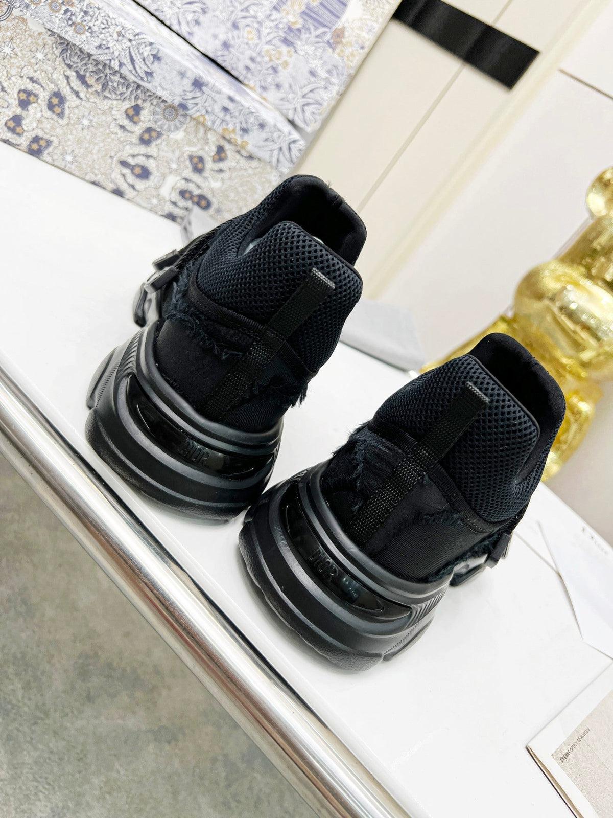 D-Sneakers