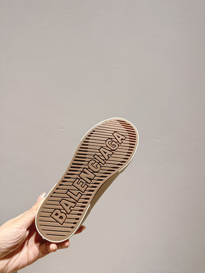 B-Sneakers