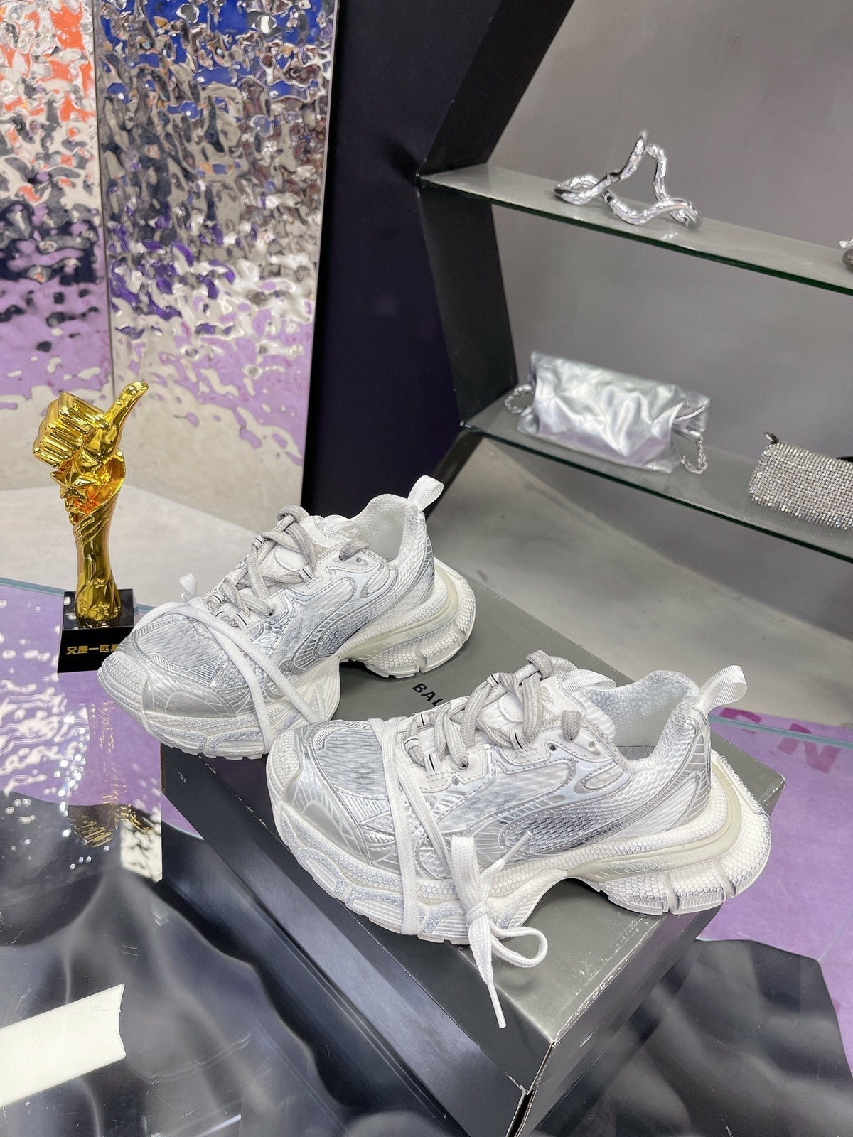 B-Sneakers