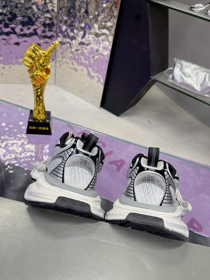 B-Sneakers
