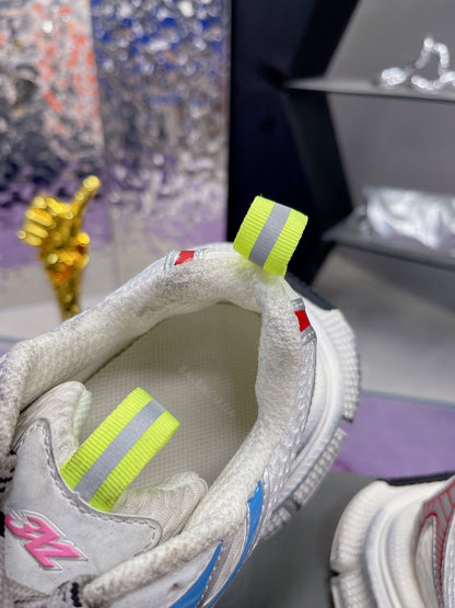 B-Sneakers
