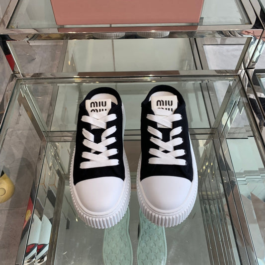 M-Sneakers