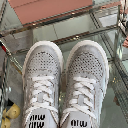 M-Sneakers