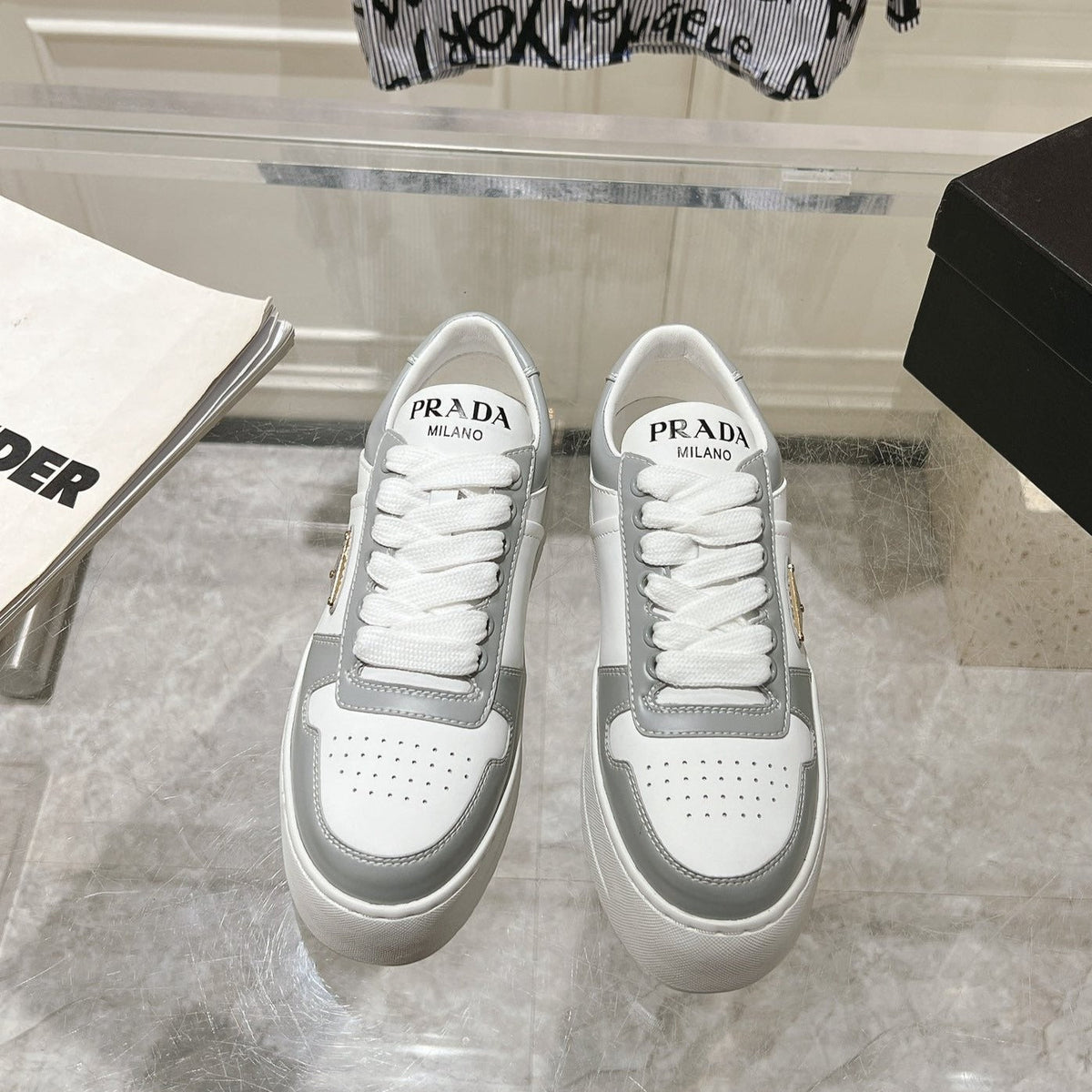 P-Sneakers