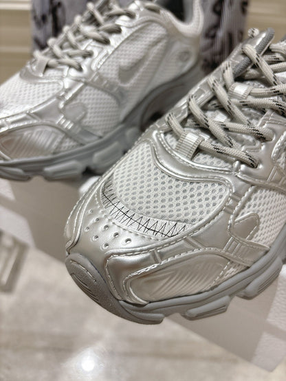 D-Sneakers