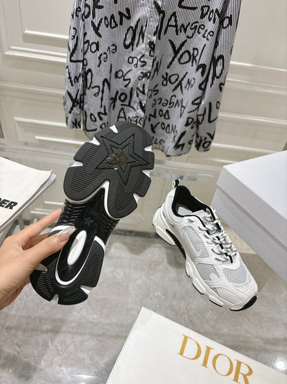 D-Sneakers