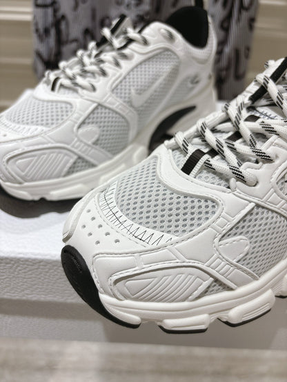 D-Sneakers