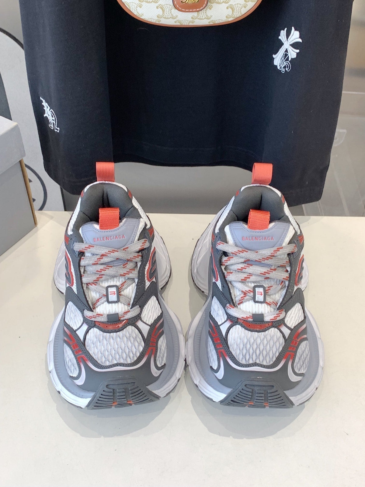 B-Sneakers