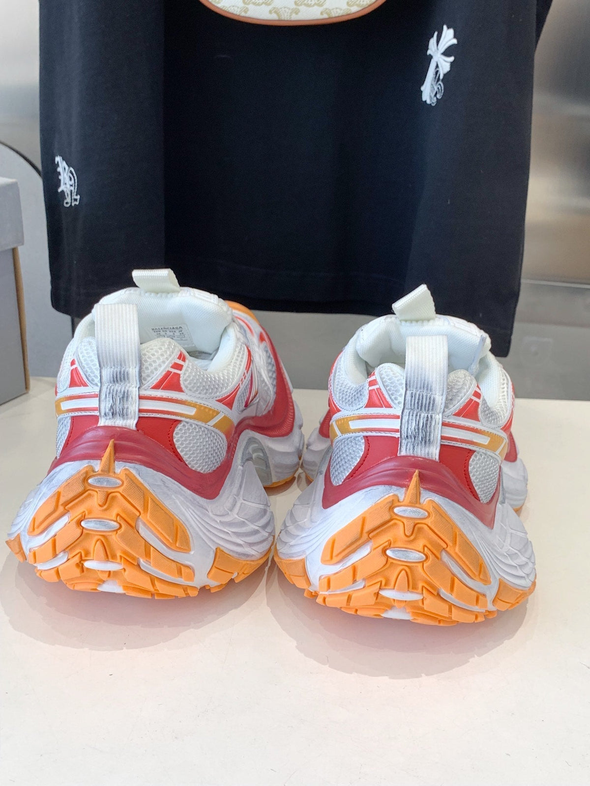 B-Sneakers