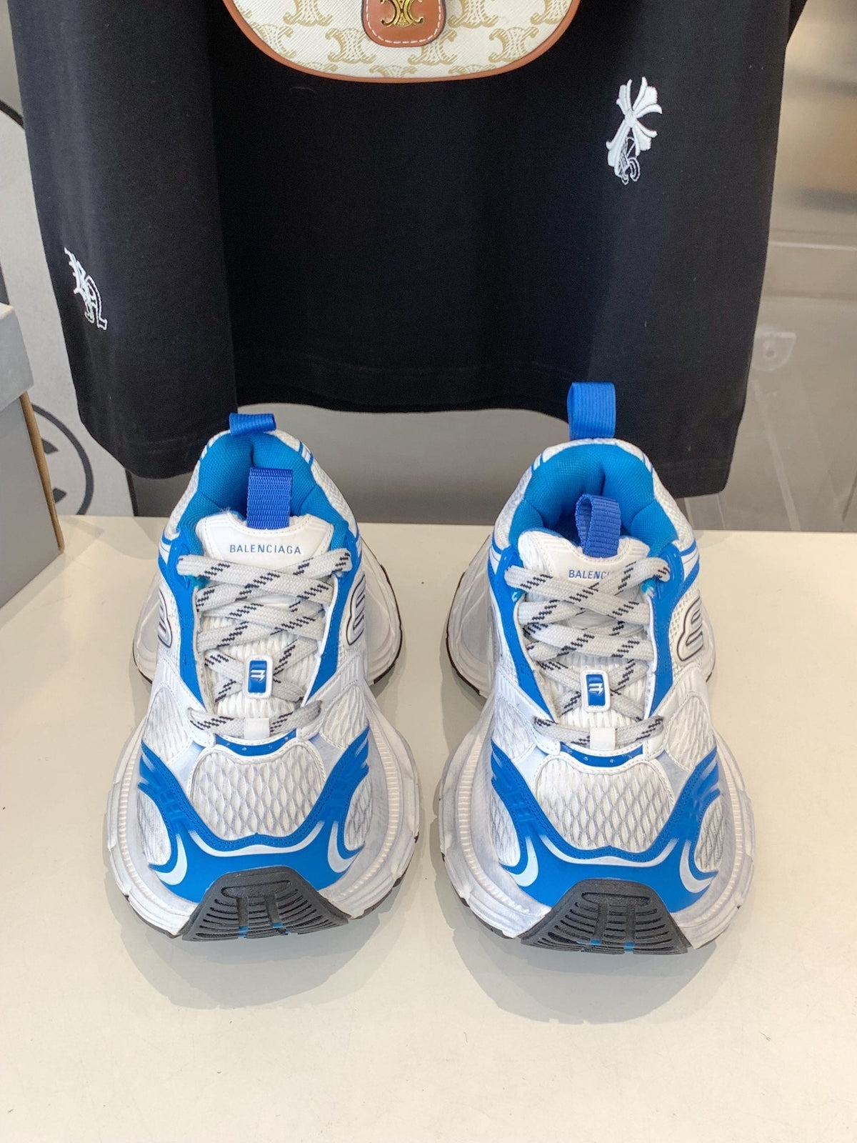 B-Sneakers