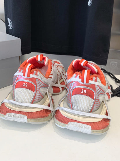 B-Sneakers