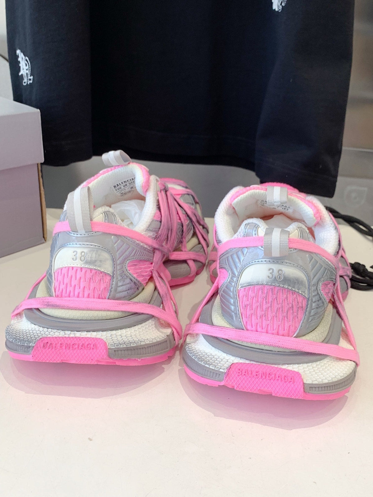 B-Sneakers