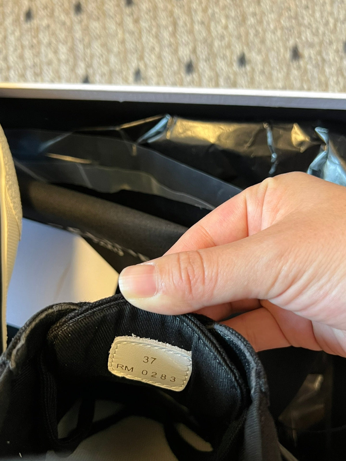 S-Sneakers
