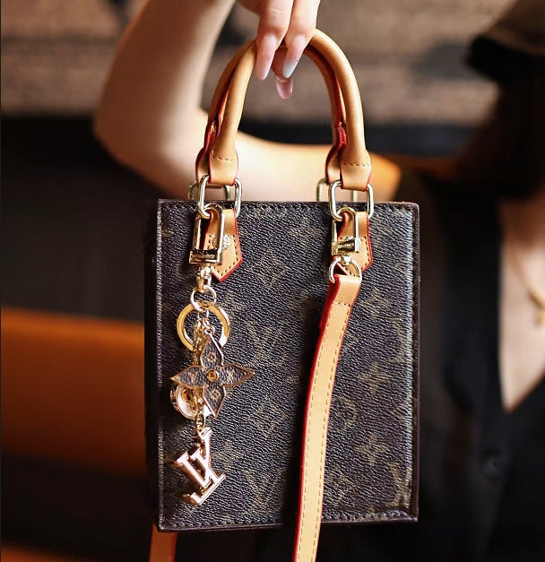 1V key chain-713
