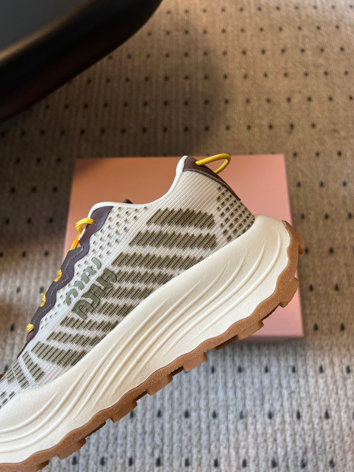 M-Sneakers