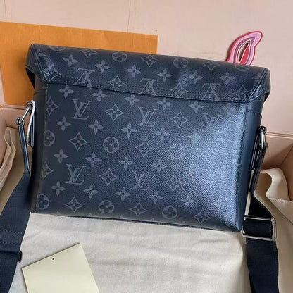 Fashionable and Trendy Messenger Bag