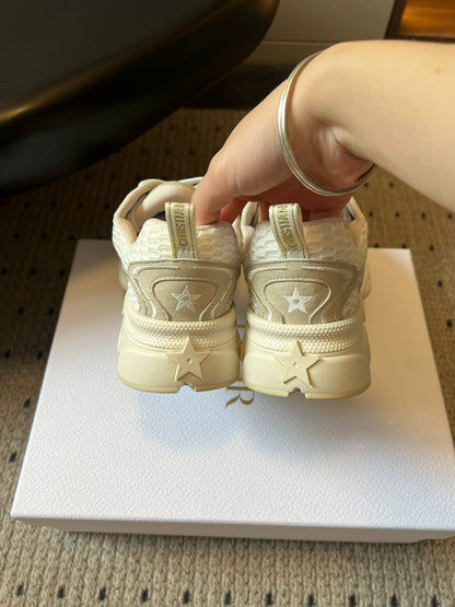 D-Sneakers