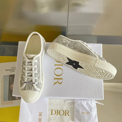 D - SNEAKERS