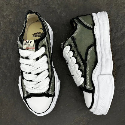 A - SNEAKERS