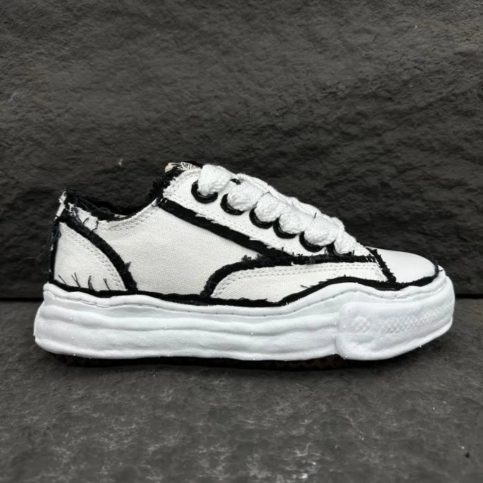A - SNEAKERS