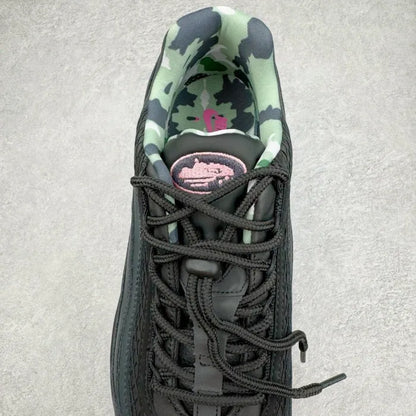 C - SNEAKERS