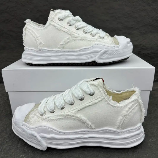 A - SNEAKERS