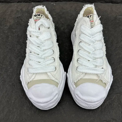 A - SNEAKERS