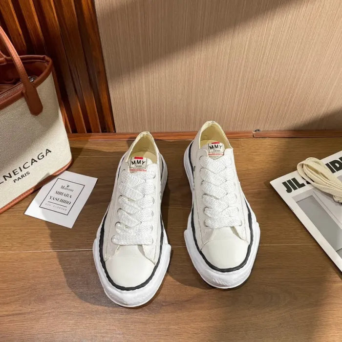 A - SNEAKERS
