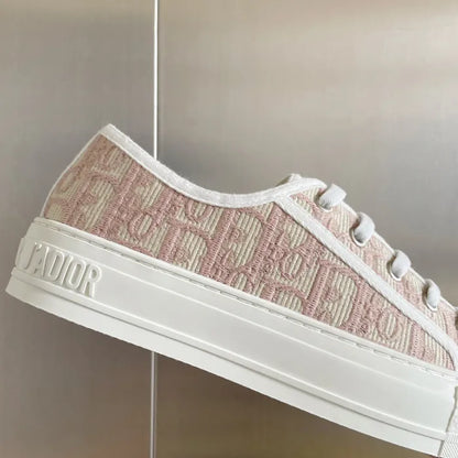 D - SNEAKERS
