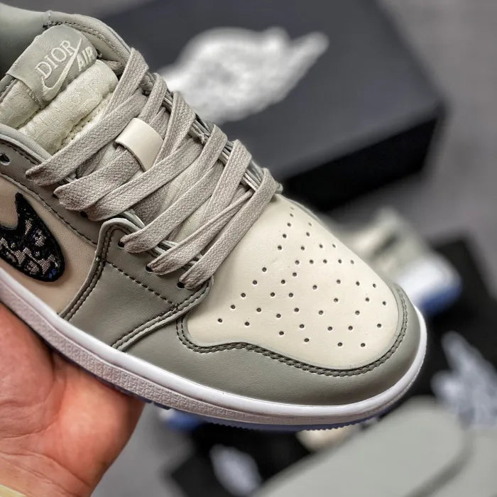 N - SNEAKERS