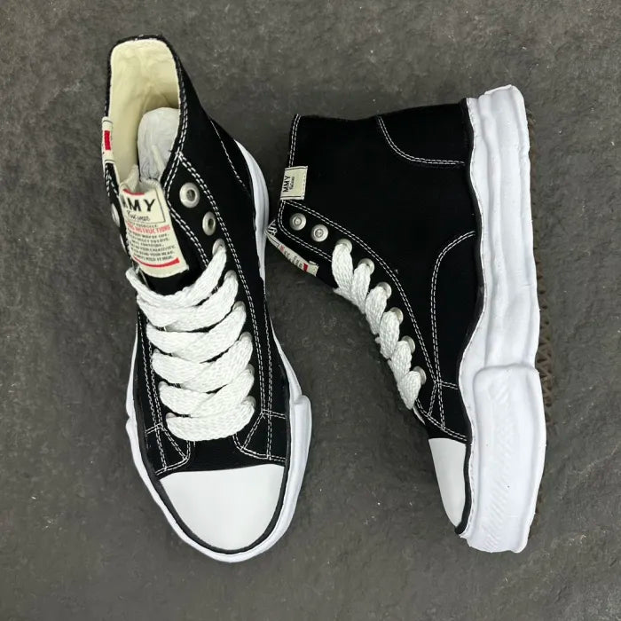 A - SNEAKERS