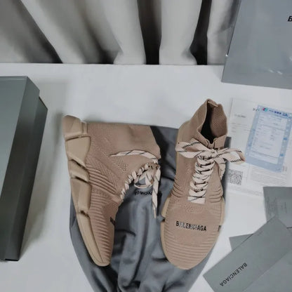 B - SNEAKERS