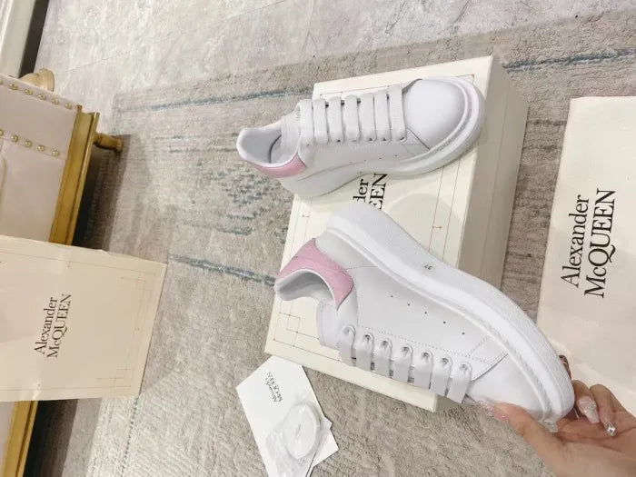 A - SNEAKERS