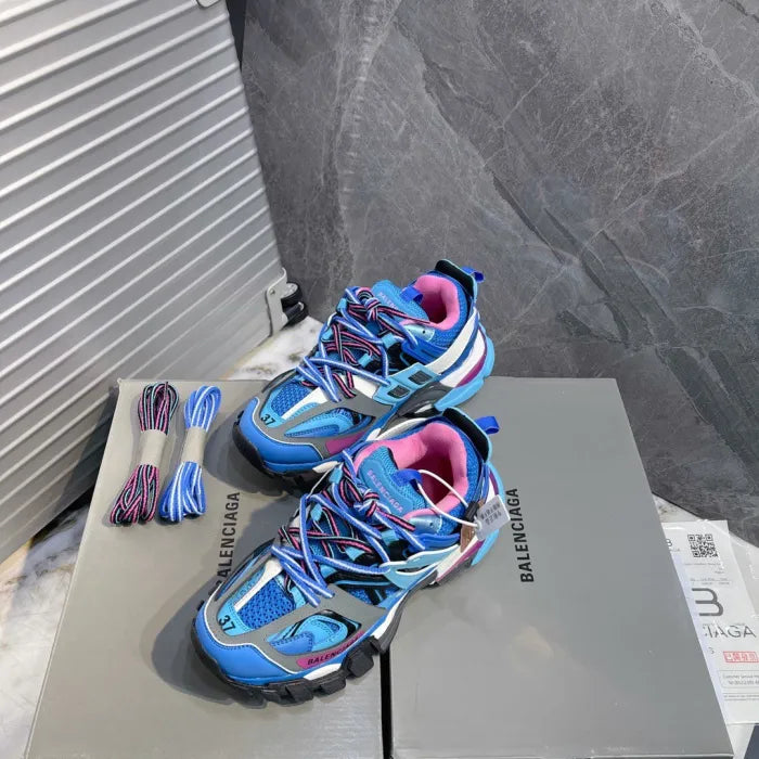 B - SNEAKERS