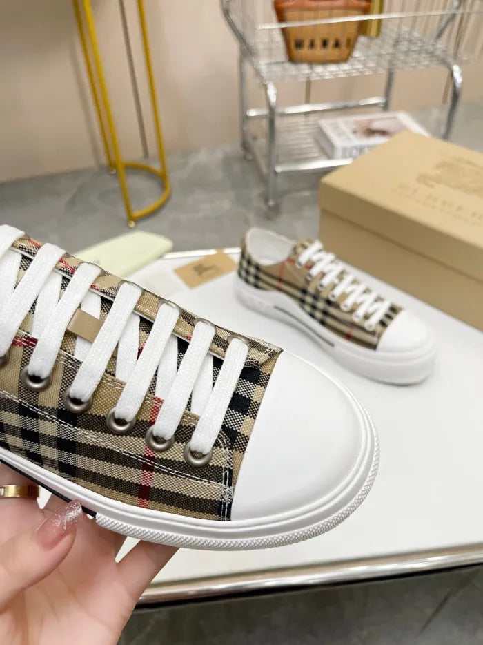 B - SNEAKERS