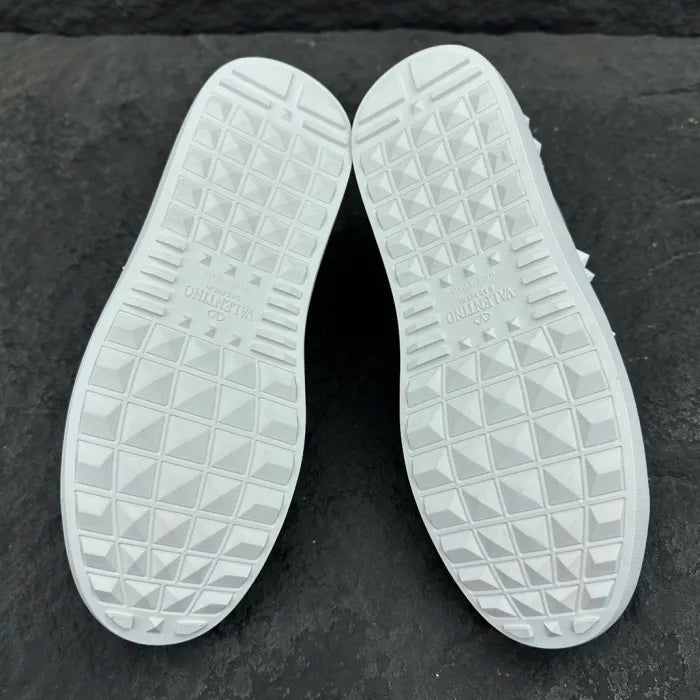 V - SNEAKERS