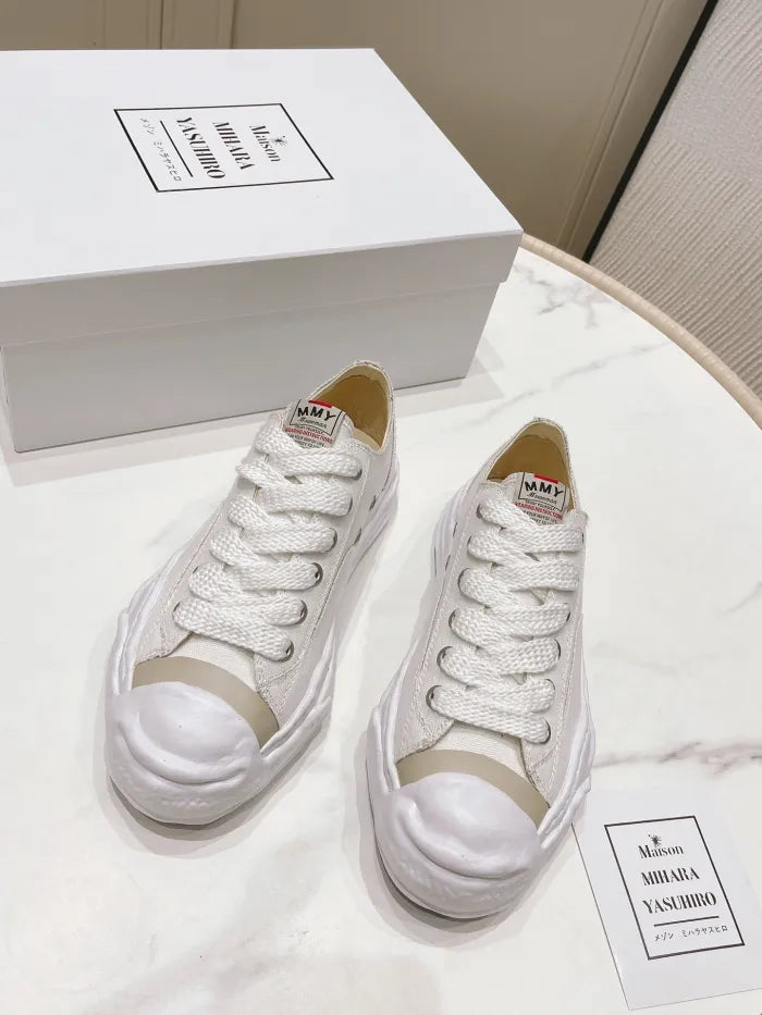 A - SNEAKERS